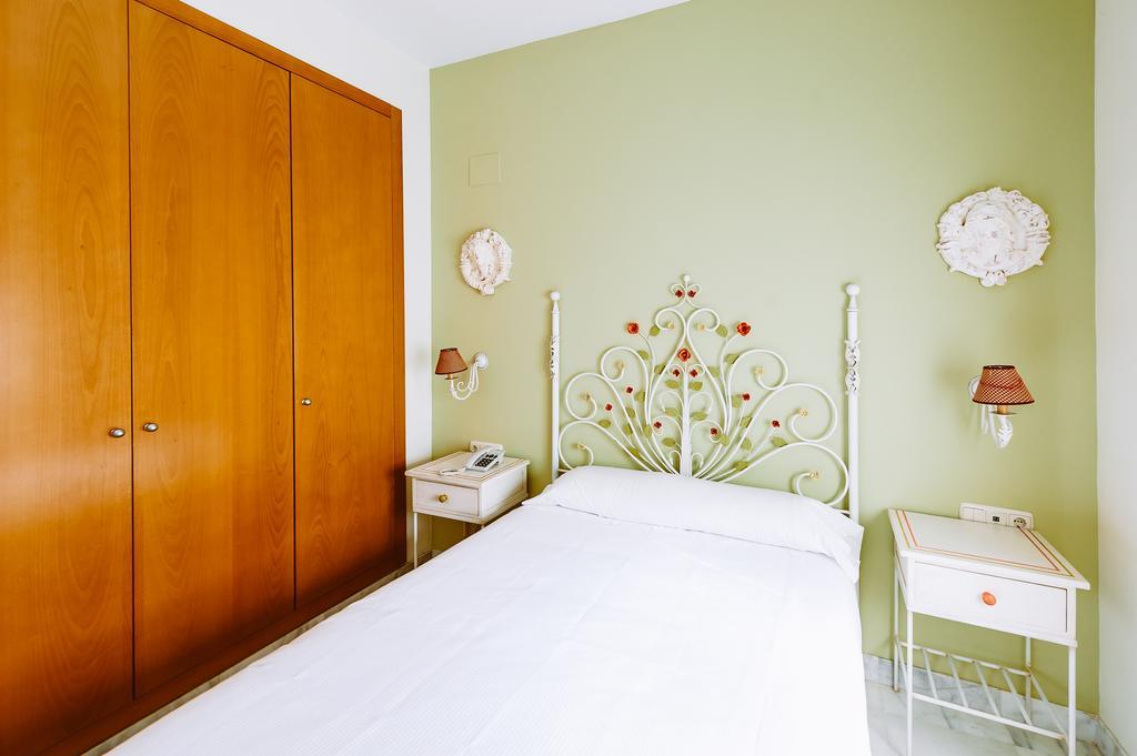 Basic Hotel Dona Manuela Sevilla Exterior foto